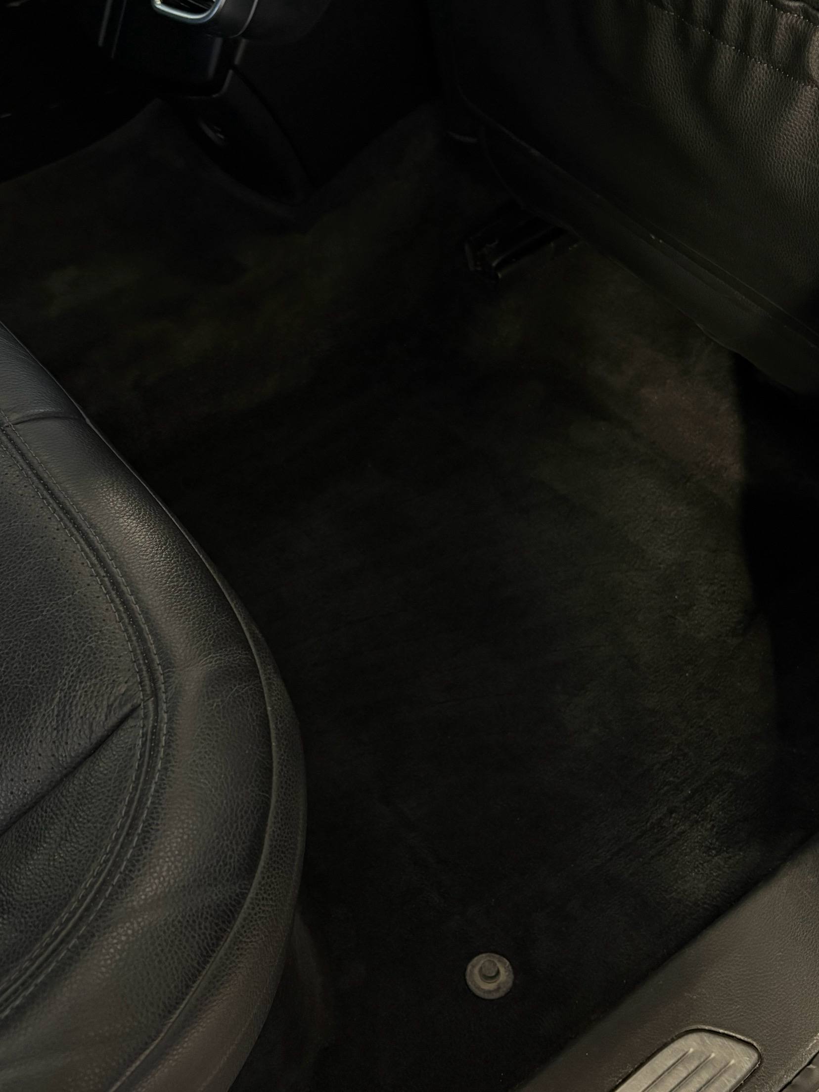 Audi Q5 salonas po cheminio valymo